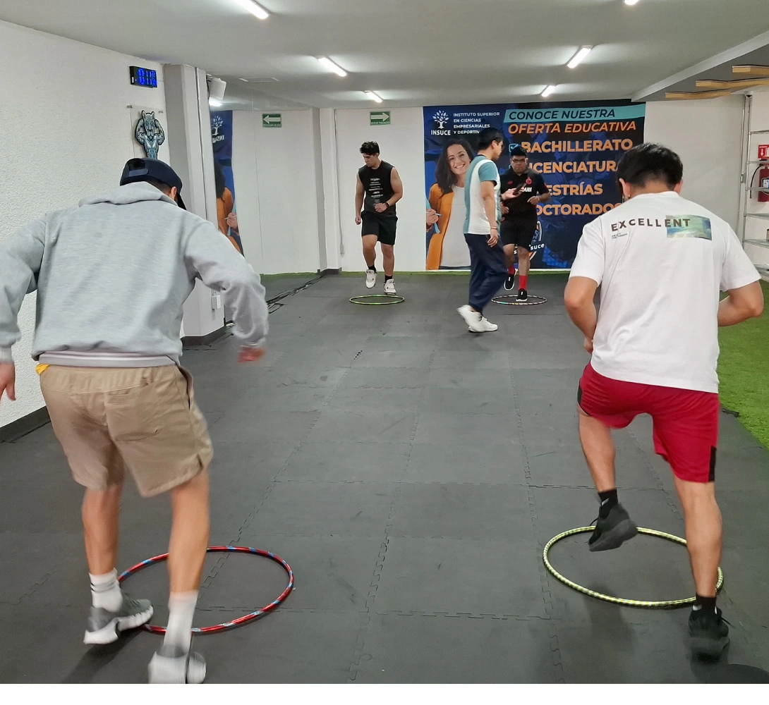 Ejercicio de coordinación motriz en circuito